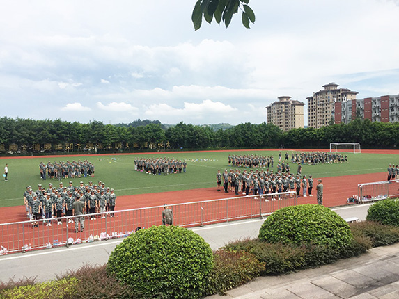 汗撒操场 笑看军训——龙门浩职业中学校旅游管理部军训简报第一期