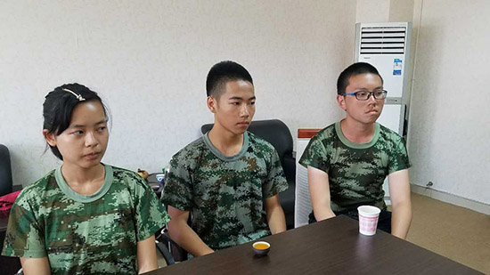 (新生鼎甲三元:左一,蒋智维,数字媒体专业,毕业于西师附中,中考651分